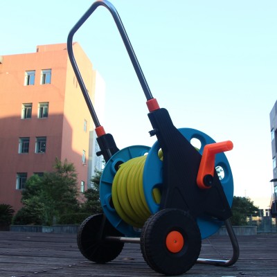 Self-retracting garden hose reel water